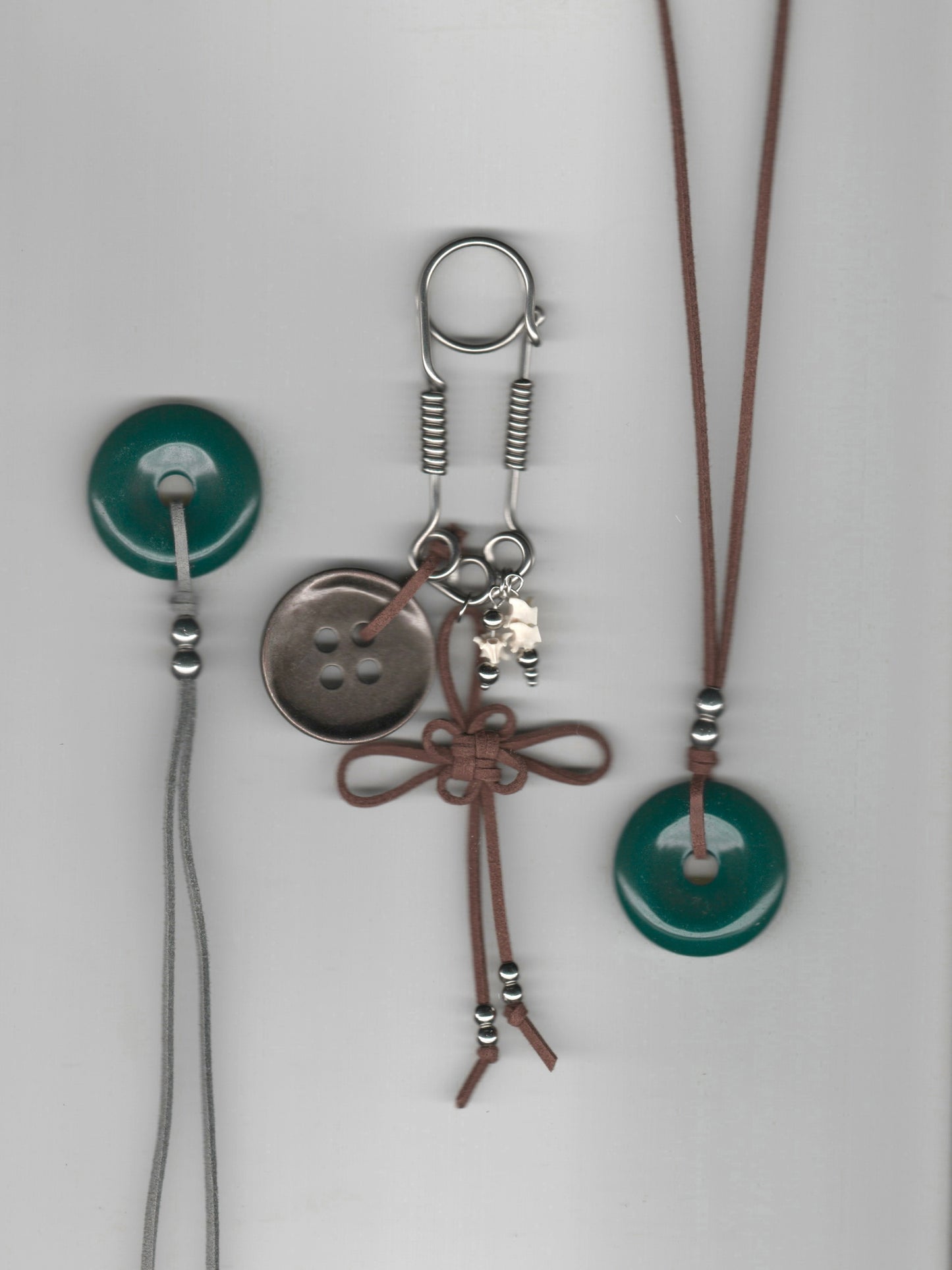 Yùn Suede Knot Button Carabiner