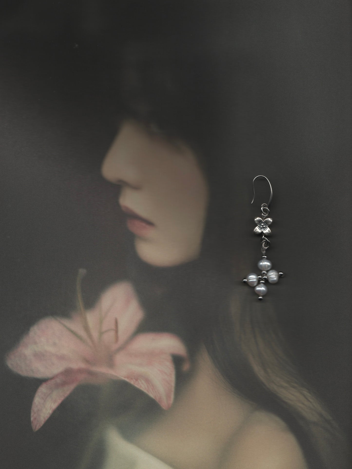 Pearl's Clover Chain Earrings